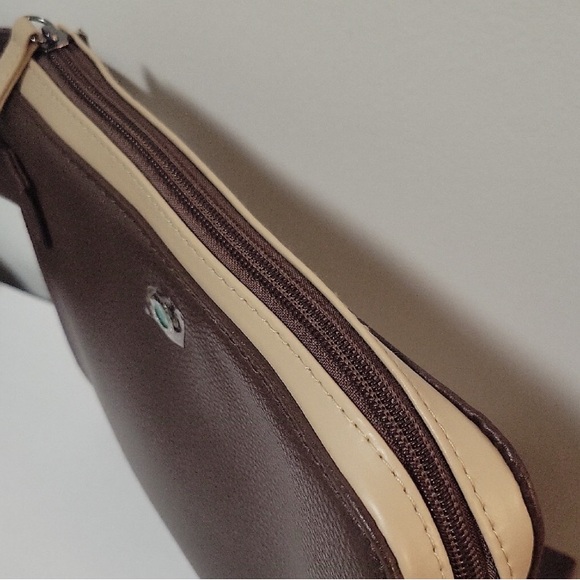 BVLGARI PARFUMS Luxury Brown Leather Toiletries Wristlet, NWOT - Picture 10 of 14